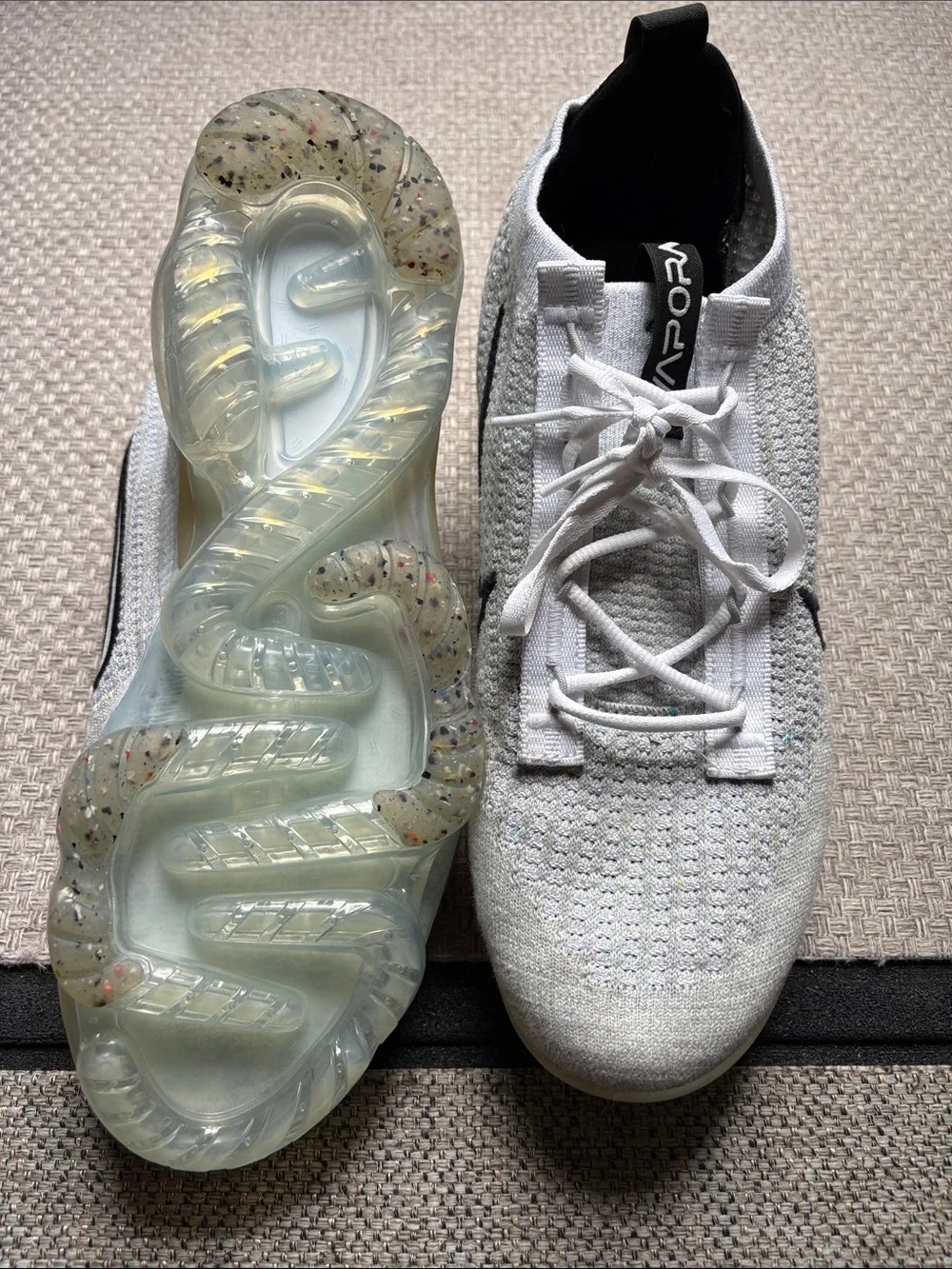 Nike lightweight flyknit